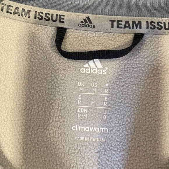 Adidas sport sweat shirt, synthetic fabric (100 polyester) - Picture 4 of 5